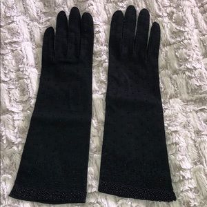 BLACK GLOVES WITH BEADED DETAILS